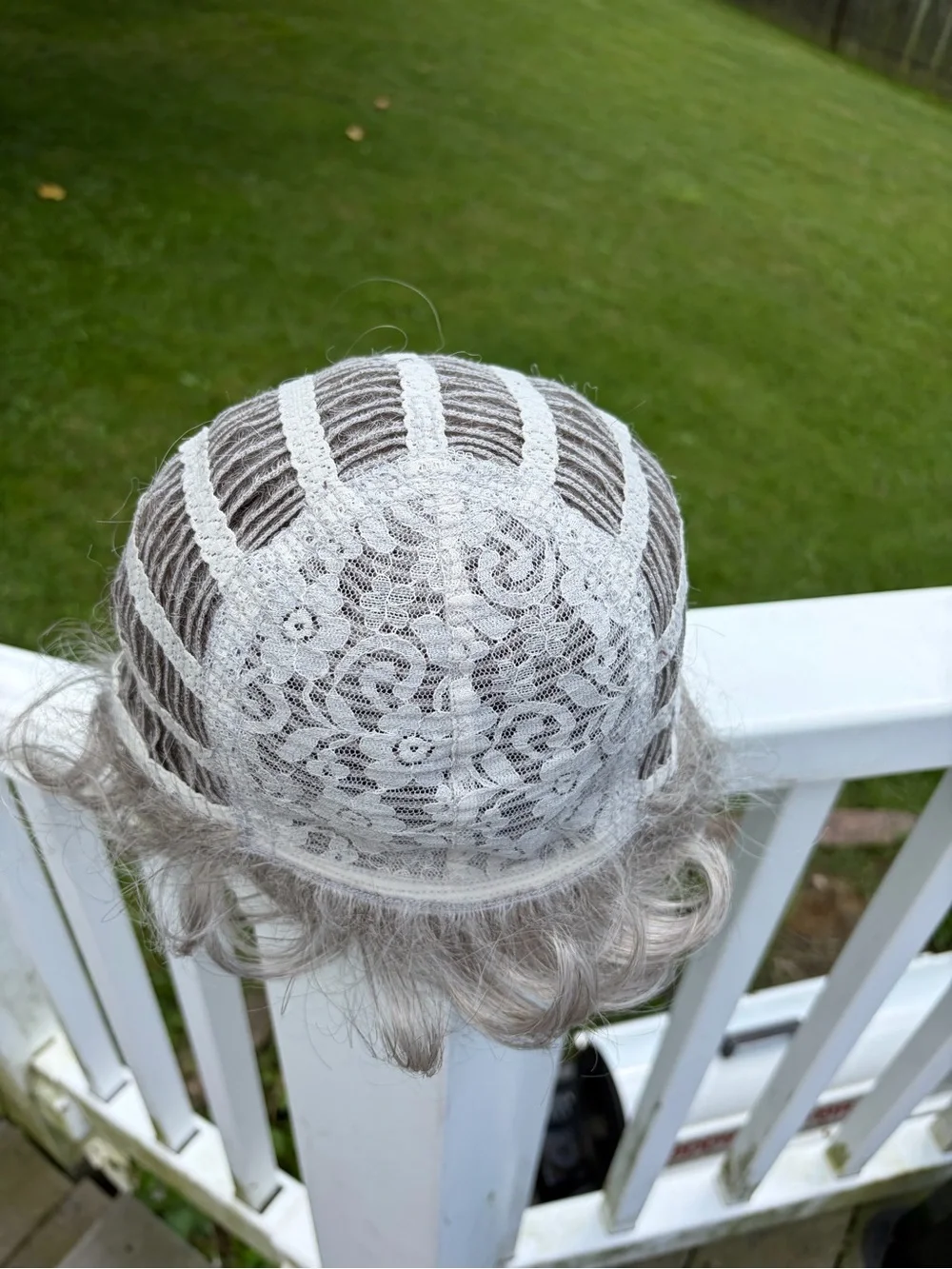 Retro Paula young silver gray curled synthetic wig